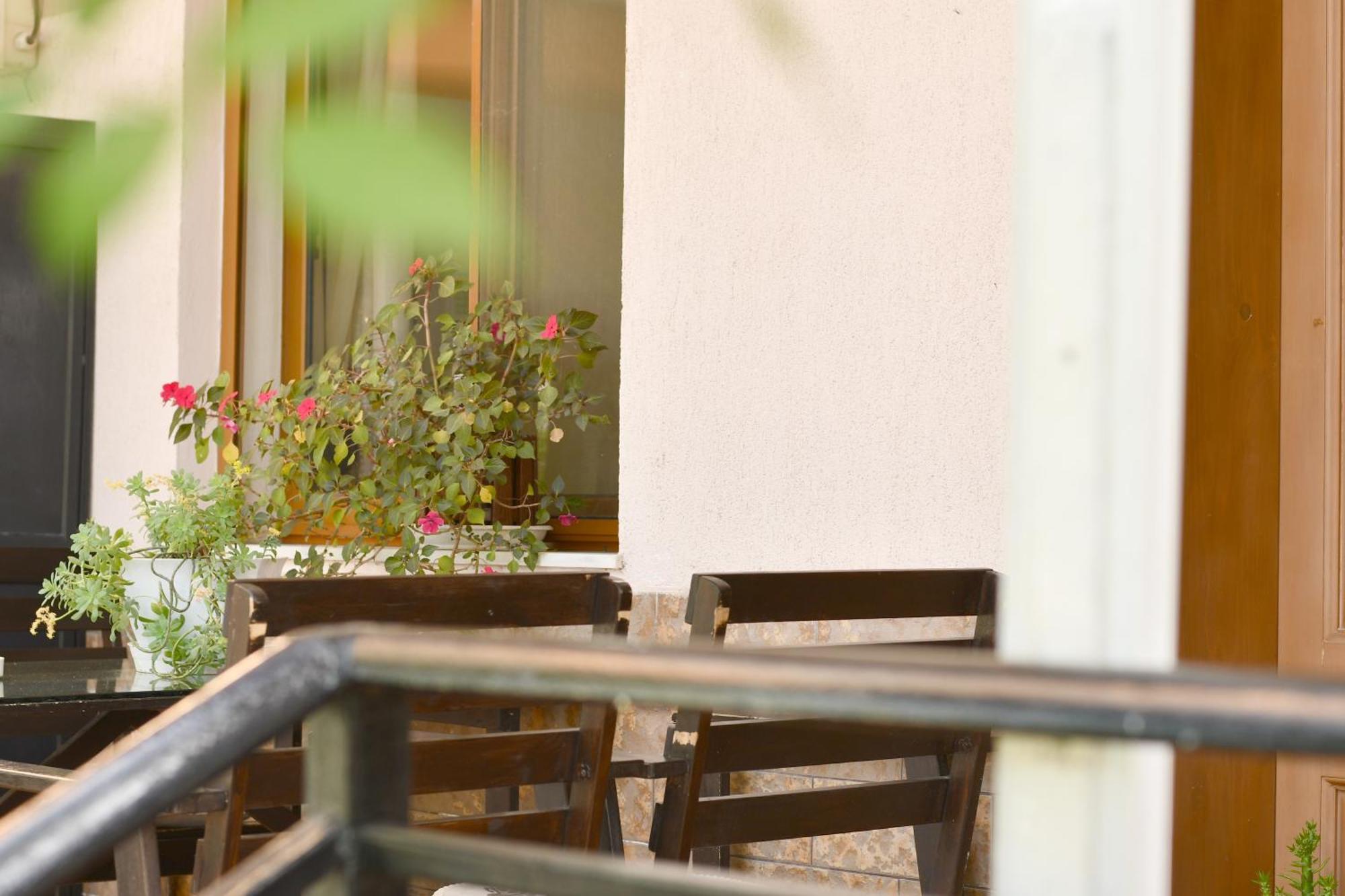 Beach & Chill Apartments Vlore Bagian luar foto