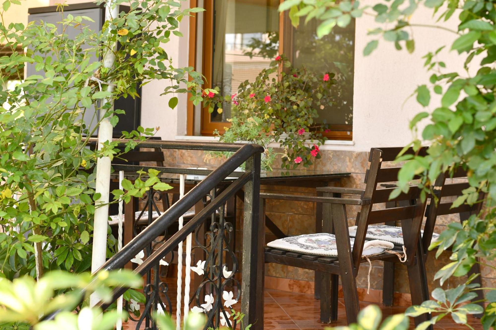 Beach & Chill Apartments Vlore Bagian luar foto